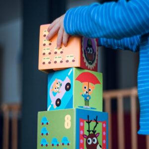 child stacking cubes